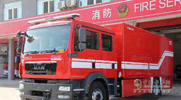德國曼恩底盤化學(xué)救援消防車