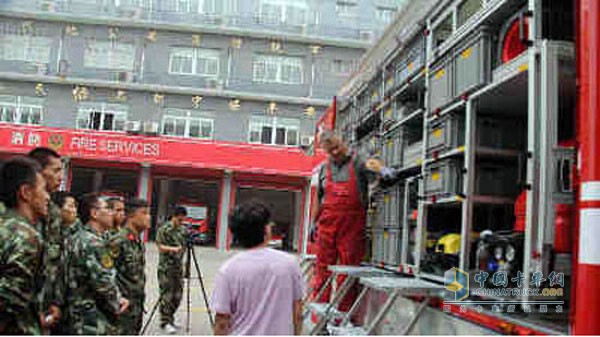 德國曼恩底盤化學(xué)救援消防車