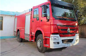 青海興海首輛消防車采用重汽豪沃底盤