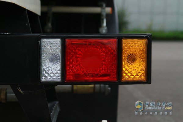 福田瑞沃 瑞沃中馳 4X2 多功能灑水車(chē)（外飾）