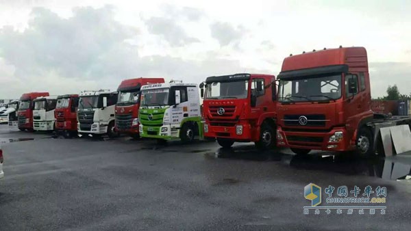 參賽車輛已經(jīng)做好準備
