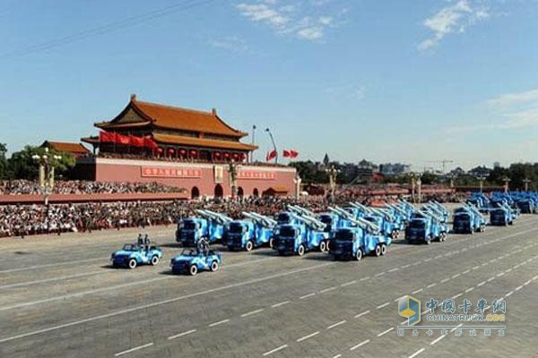 中國(guó)重汽運(yùn)載的反艦導(dǎo)彈