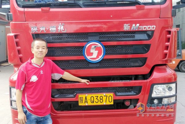 擁有12年駕齡的老司機(jī)袁凱為陜汽載貨車代言