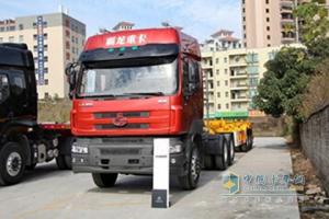 東風(fēng)柳汽 霸龍重卡 375馬力 6X2 LNG牽引車(chē)