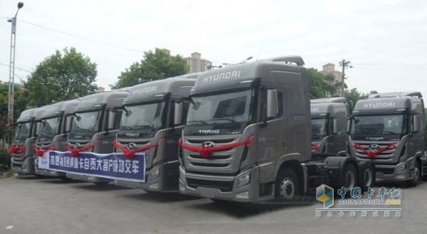 創(chuàng)虎重卡自貢大客戶交車