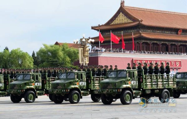 一汽解放“勝虎”軍車(chē)亮相 9 ? 3 抗戰(zhàn)閱兵式 