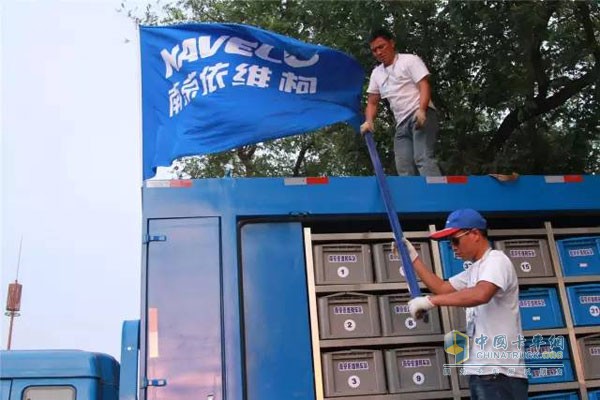 后勤人員整理配件，迎接下一輪的挑戰(zhàn)