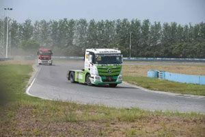 福田戴姆勒歐曼GTL超能車隊(duì)包攬車手車隊(duì)雙料冠軍！
