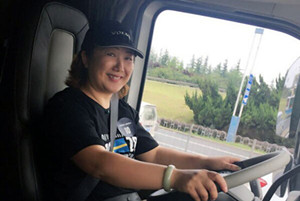 女駕駛員也有“春天”  劉潔出戰(zhàn)沃爾沃卡車高效節(jié)油賽亞太區(qū)決賽