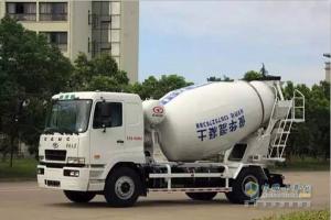 適應(yīng)市場(chǎng)需求 華菱星馬推出4X2底盤(pán)小方量攪拌車(chē)