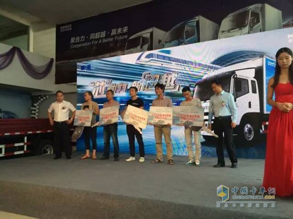 搶到超越車型的幸運(yùn)觀眾