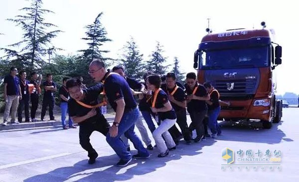 公司管理團(tuán)隊(duì)率先垂范，聚力拉動(dòng)卡車