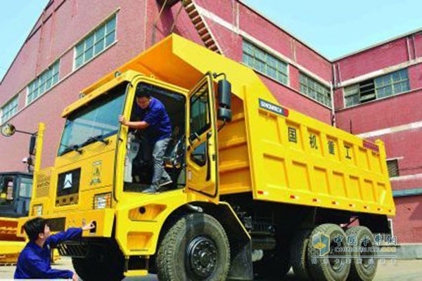 全新礦山王國內(nèi)最大噸非公路自卸下線