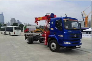 東風(fēng)柳汽乘龍隨車(chē)吊南博會(huì)搶眼 較普通車(chē)架降重6.35%