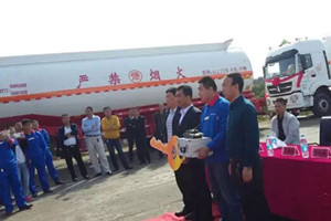 北奔重卡10臺危險品運輸車交付東興石化物流公司