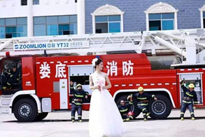 一生有你，奔馳消防車見證別樣幸福