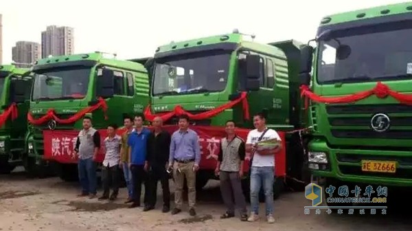 陜汽重卡 渣土車(chē) 濰柴發(fā)動(dòng)機(jī) 法士特變速箱