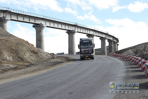 聯(lián)合卡車一直在謀變、奮進的道路上昂首前進