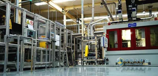 意大利馬波斯檢測站、德國納格爾珩磨機(jī)，檢測加工精度以微米計(jì)算
