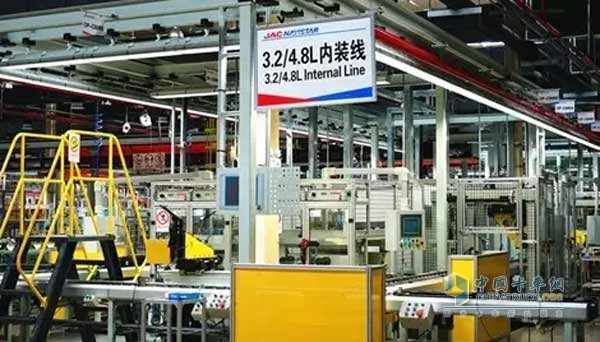 缸體加工完畢后，進(jìn)入內(nèi)裝線，安裝活塞等部件