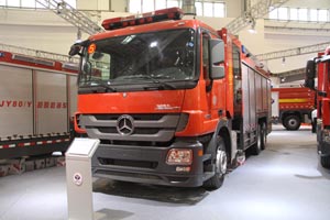全領(lǐng)域覆蓋  奔馳卡車底盤消防車做引領(lǐng)行業(yè)的“百變金剛”