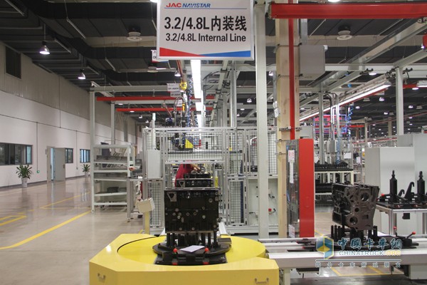 超級智能  超級環(huán)保 探訪江淮納威司達(dá)發(fā)動(dòng)機(jī)超級工廠