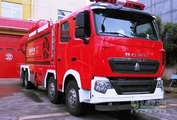 中國(guó)重汽540馬力T7H消防車