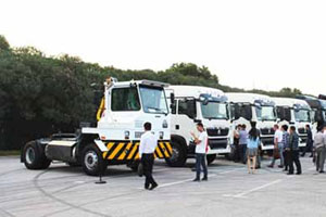 中國(guó)重汽港口牽引車亮相上海 斬獲訂單257臺(tái)