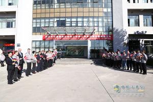 默克爾訪華團(tuán)參觀福田戴姆勒工廠