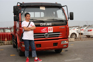 年輕卡車司機的“正能量”：傳承出新  輕松面對