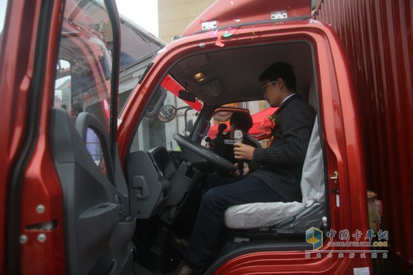 奧鈴康明斯2.8L氣剎版登陸上海 實力征服用戶現(xiàn)場購車307臺