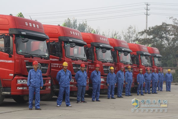 中國重汽危險品運(yùn)輸車隊(duì)