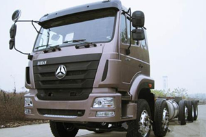 滿足國(guó)外市場(chǎng)需求 中國(guó)重汽豪瀚首輛10×4載貨車下線