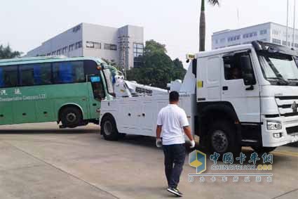 第五屆中國(guó)清障車操作技能爭(zhēng)霸賽：中國(guó)重汽引萬(wàn)眾矚目