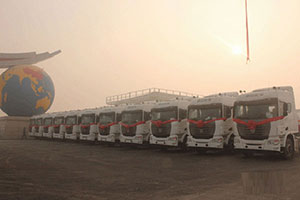 高端配置顯實(shí)力 33臺(tái)聯(lián)合卡車危險(xiǎn)品運(yùn)輸車交付黃驊