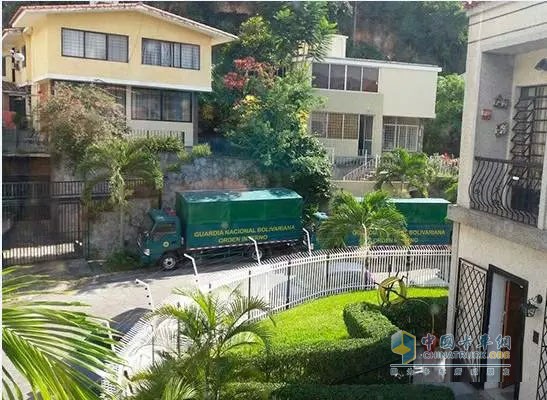 JAC軍車護航委內(nèi)瑞拉議會選舉