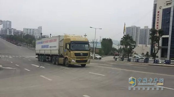 車貨總重55噸，長下坡恒速50-80碼，制動良好、操控超贊