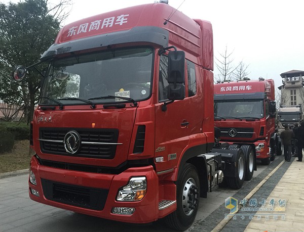 東風(fēng)天龍啟航版節(jié)油新標(biāo)桿專(zhuān)線物流牽引車(chē)