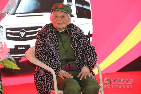 德國(guó)商務(wù)旗艦圖雅諾走進(jìn)鄭州暨致敬抗戰(zhàn)老兵鄭州站活動(dòng)