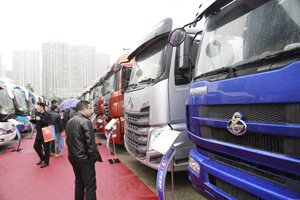 乘龍汽車(chē)助力玉柴機(jī)器2016營(yíng)銷(xiāo)服務(wù)大會(huì)