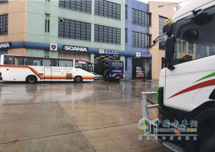 福方汽車公司成為斯堪尼亞中國(guó)代理商，并在上海、廈門、廣州和深圳設(shè)立服務(wù)點(diǎn)。隨后幾年福方代理香港、臺(tái)灣和泰國(guó)市場(chǎng)業(yè)務(wù)