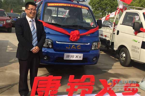江淮輕型商用車康鈴營(yíng)銷公司副總經(jīng)理萬(wàn)鋒