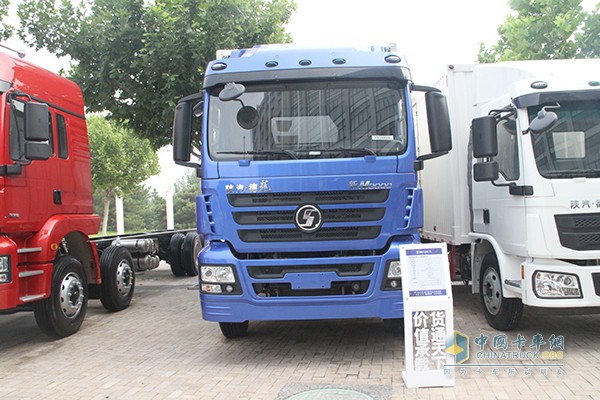 陜汽德龍新M3000 6X2載貨車(chē)