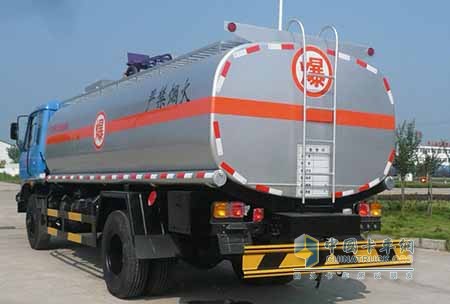 欽州港集中整治危化品車輛違法行為