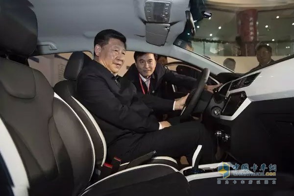 習大大乘坐江淮iEV6S