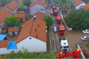 霸氣！中國(guó)重汽汕德卡婚車隊(duì)利津迎親