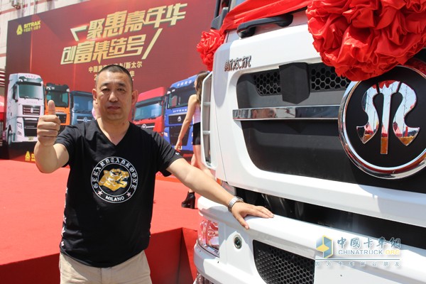 天津源吉盈運(yùn)輸有限公司車隊(duì)長(zhǎng)馮樹(shù)忠先生
