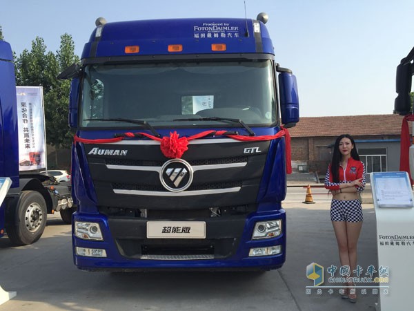 歐曼超能版?；愤\(yùn)輸車現(xiàn)場展車