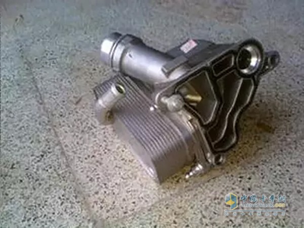 發(fā)動機(jī)機(jī)油散熱器