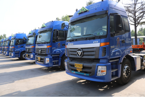 恒興物流已投入運營的全新一代歐曼?；愤\輸車